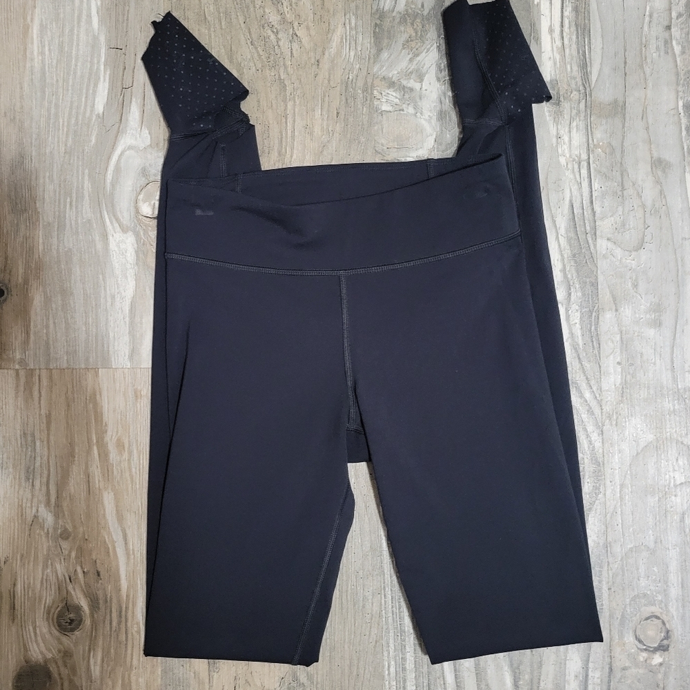 Under Armour leggings with heel straps size xs